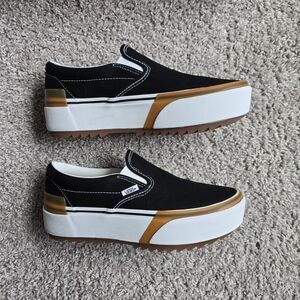 Vans Black / White / Gum Platform Classic Slip On (Size 8.5 Womens / 7 Mens)